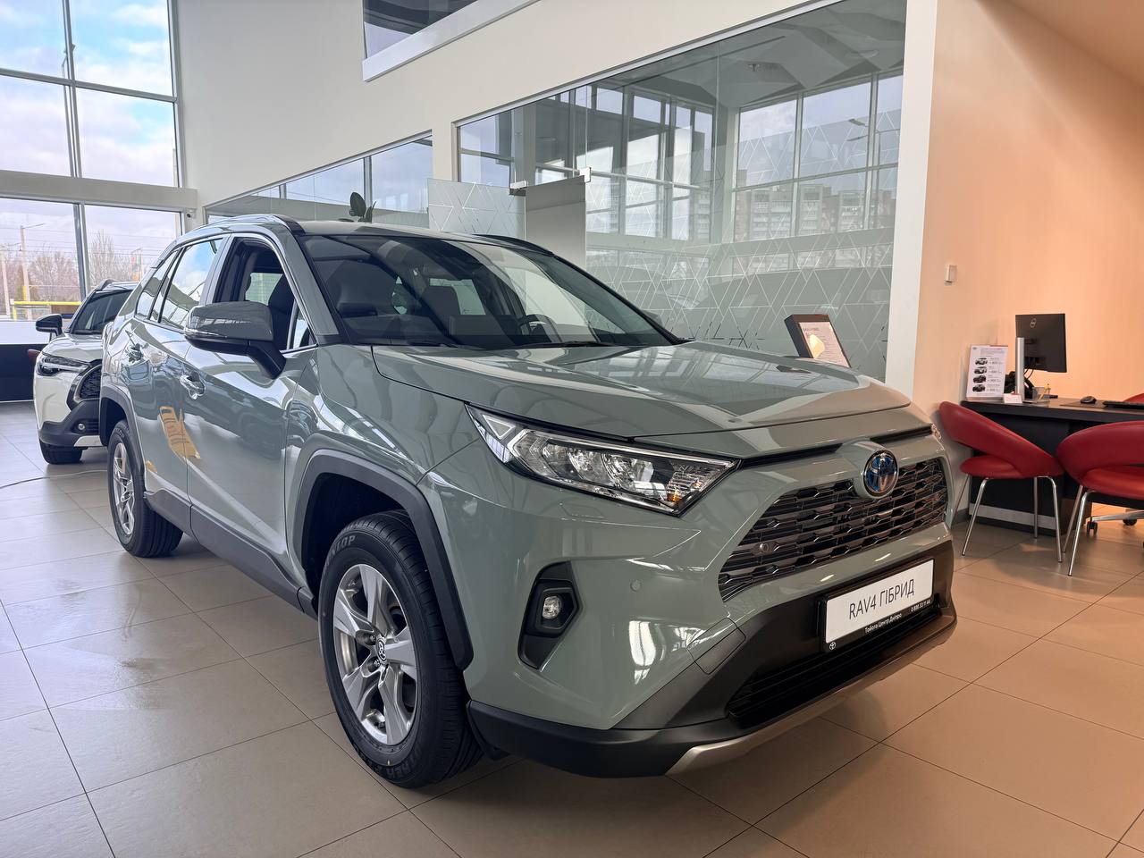 photo_5353080267045801654_y